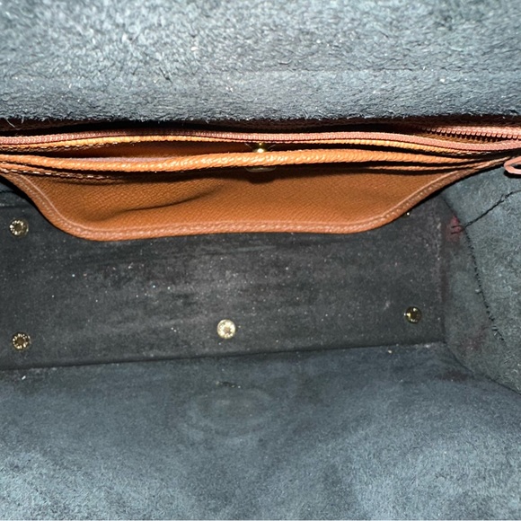 Beautiful Dooney and Bourke Vintage Black Essex Purse - Picture 7 of 16